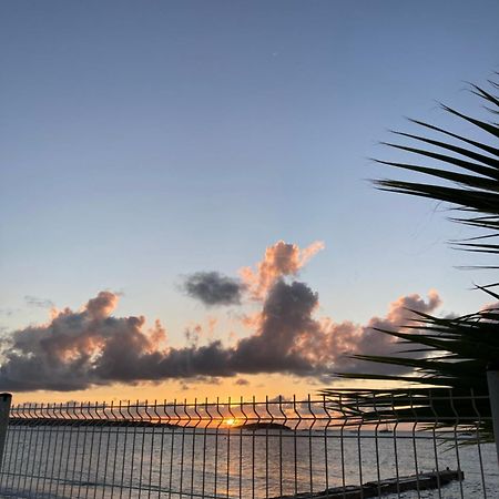 Appartement Pieds Dans L'Eau Vue Mer Acces Plage Et Piscine Marigot  Exteriör bild